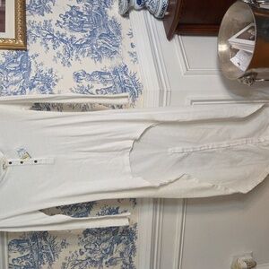 White Long Sleeve High-Low Top. XS